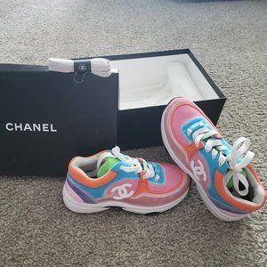 CHANEL WHITE MULTICOLOR CC LOGO LEATHER FABRIC SNEAKERS